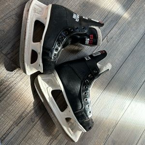 Pro 500 CCM Ice Skates.  Kids size 1